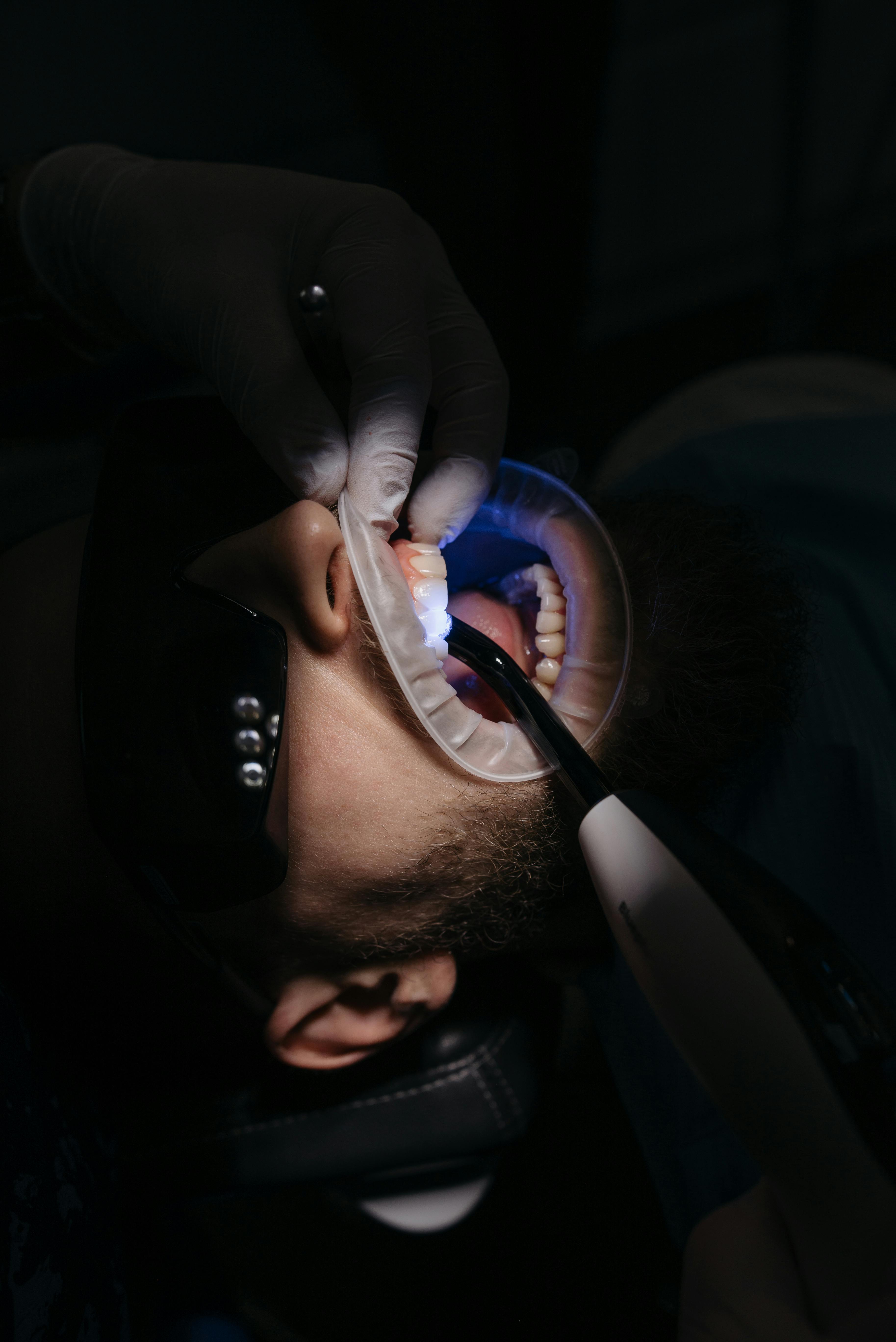 White Dental Clinic — запис на консультацію